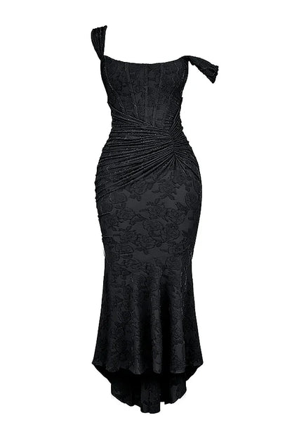 Robe maxi femme en tissu léger avec motifs floraux et bretelles larges pour un confort quotidien.