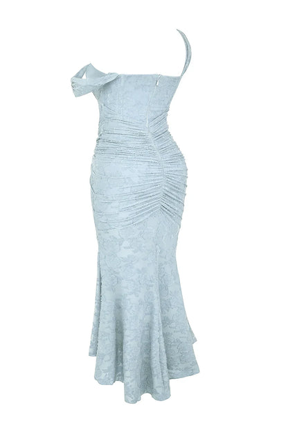 Robe maxi femme en coton léger, avec motif floral coloré et bretelles larges pour un confort optimal.