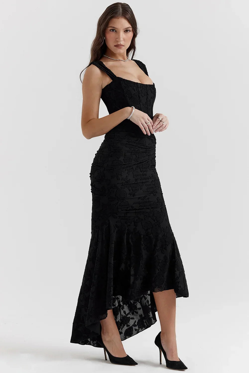 Robe maxi femme en coton léger, motif floral coloré, bretelles larges et coupe fluide idéale pour l'été.