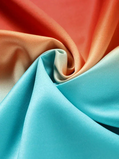 Robe maxi femme dégradé orange turquoise en tissu léger, avec découpes modernes pour un look élégant et aéré.