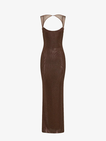 Robe maxi marron femme en satin, dos nu décoré de sequins brillants, idéale pour des soirées élégantes.