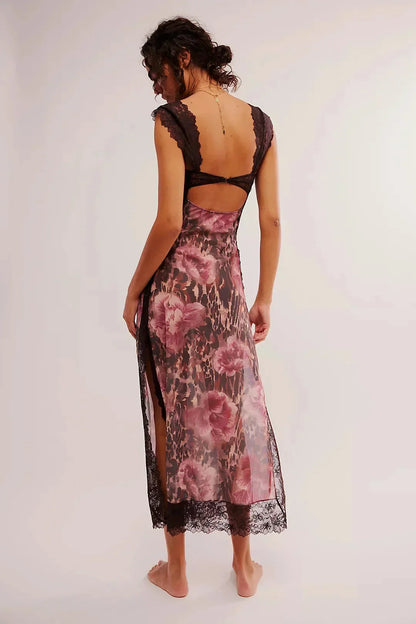 Robe maxi femme en dentelle transparente, motif floral, coupe cache-cœur, idéale pour les occasions estivales.