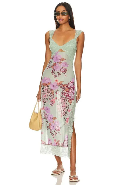 Robe maxi femme en dentelle florale transparente, design cache-cœur, coloris combo sauge, idéale pour une allure élégante.