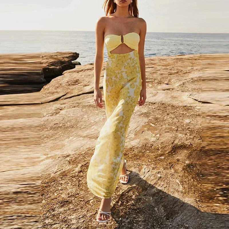 Robe maxi femme en tissu léger, jaune avec motifs floraux et découpe moderne, parfaite pour les journées ensoleillées.