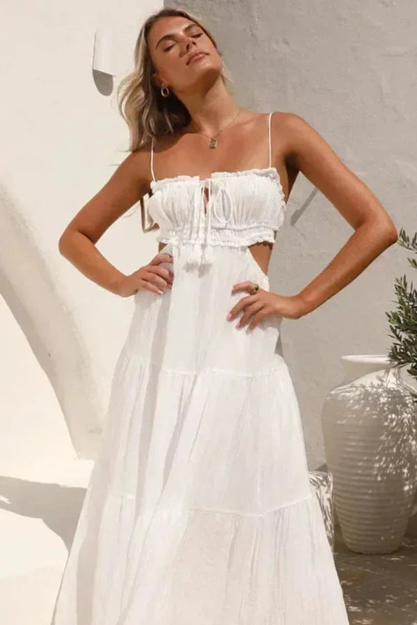 Robe longue femme en tissu léger, volantée avec bretelles fines et dos nu, idéale pour l'été.