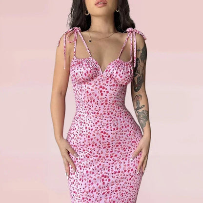 Robe longue fleurie sans manches avec bretelles ajustables, en coton léger, idéale pour une tenue d'été décontractée.