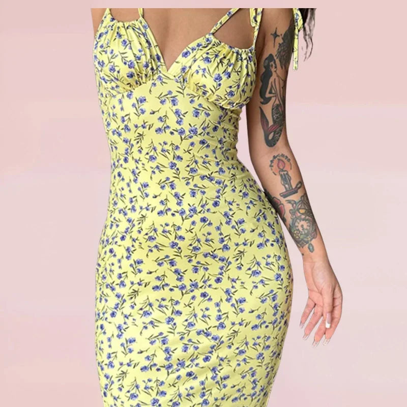 Robe longue fleurie sans manches, en coton léger, avec bretelles ajustables pour un confort estival.