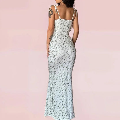 Robe longue fleurie sans manches avec bretelles ajustables, en tissu léger et respirant, idéale pour les journées d'été.