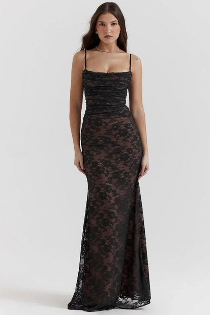 Robe longue à fleurs avec dentelle, manches longues et détails élégants sur les épaules, parfaite pour toutes les occasions.