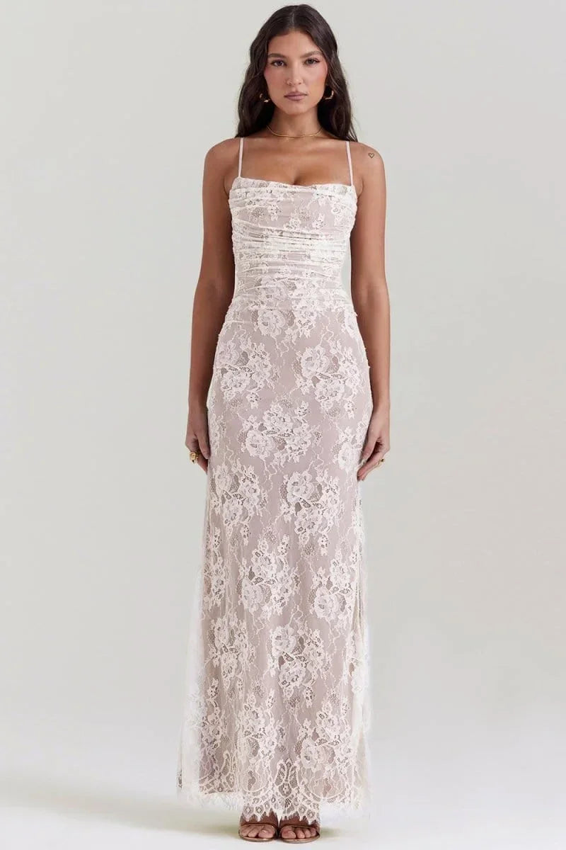 Robe longue à fleurs en dentelle, manches longues, avec détails élégants aux épaules, idéale pour cérémonies ou soirées.