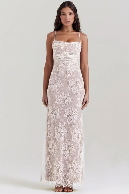 Robe longue à fleurs en dentelle, manches longues, avec détails élégants aux épaules, idéale pour cérémonies ou soirées.
