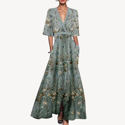Robe longue fluide en viscose avec manches mi-longues, bordure contrastée et poches pratiques pour un confort quotidien.