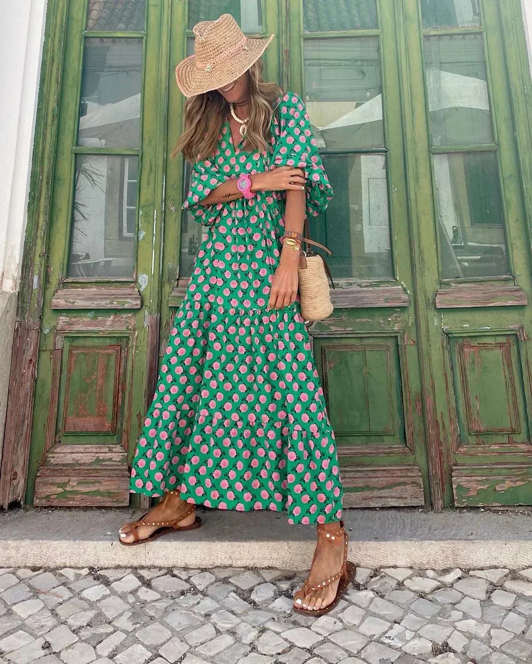 Robe longue à manches longues avec col en V, en tissu fluide, imprimé ludique, parfaite pour l'été.