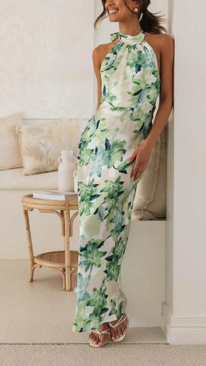 Robe longue à motif floral, dos nu, col montant, en tissu léger, idéale pour l'été, avec une coupe fluide et féminine.