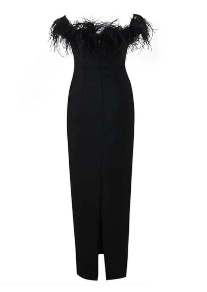 Robe longue noire sans bretelles, en tissu léger, avec une bordure en plumes élégantes, idéale pour les soirées.