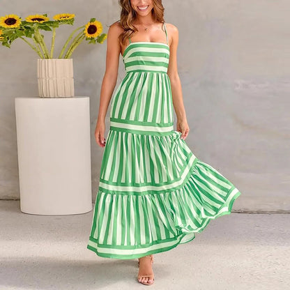 Robe longue à rayures, bretelles, étages, en coton léger, disponible en plusieurs couleurs pour un été décontracté.