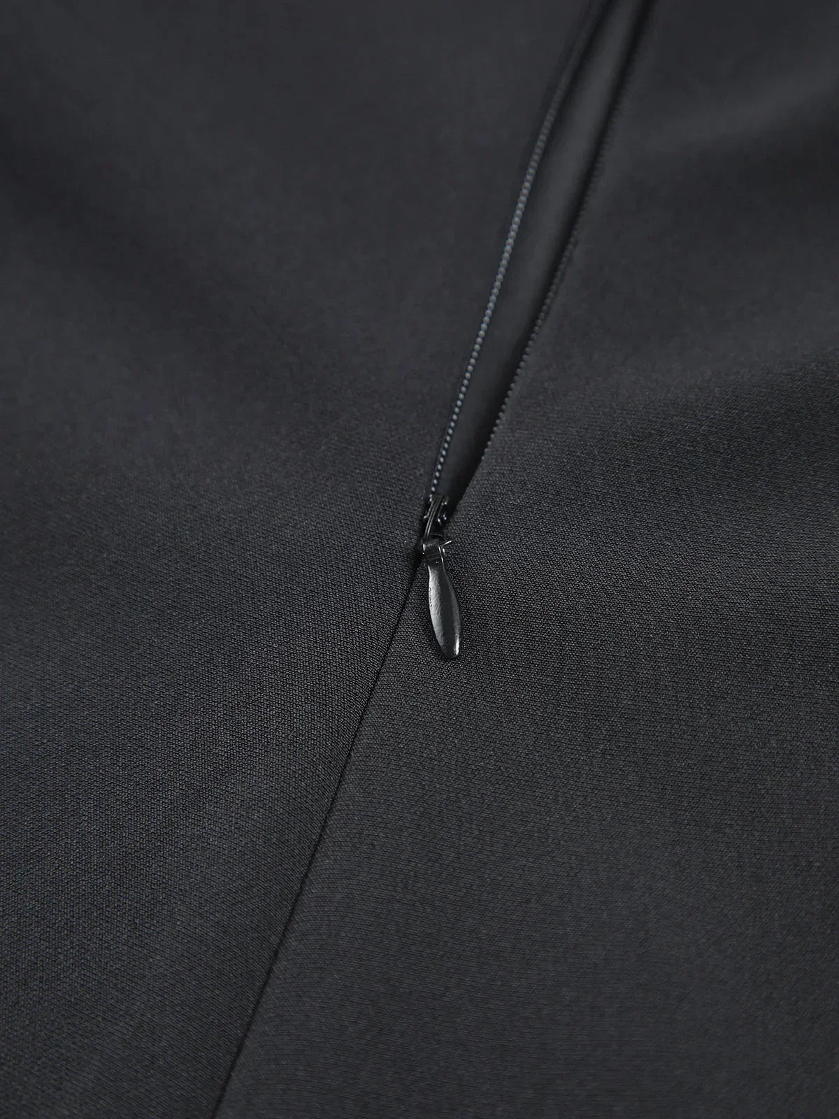 Robe longue sans bretelles à plis, en coton léger, design bicolore, idéale pour un été décontracté.