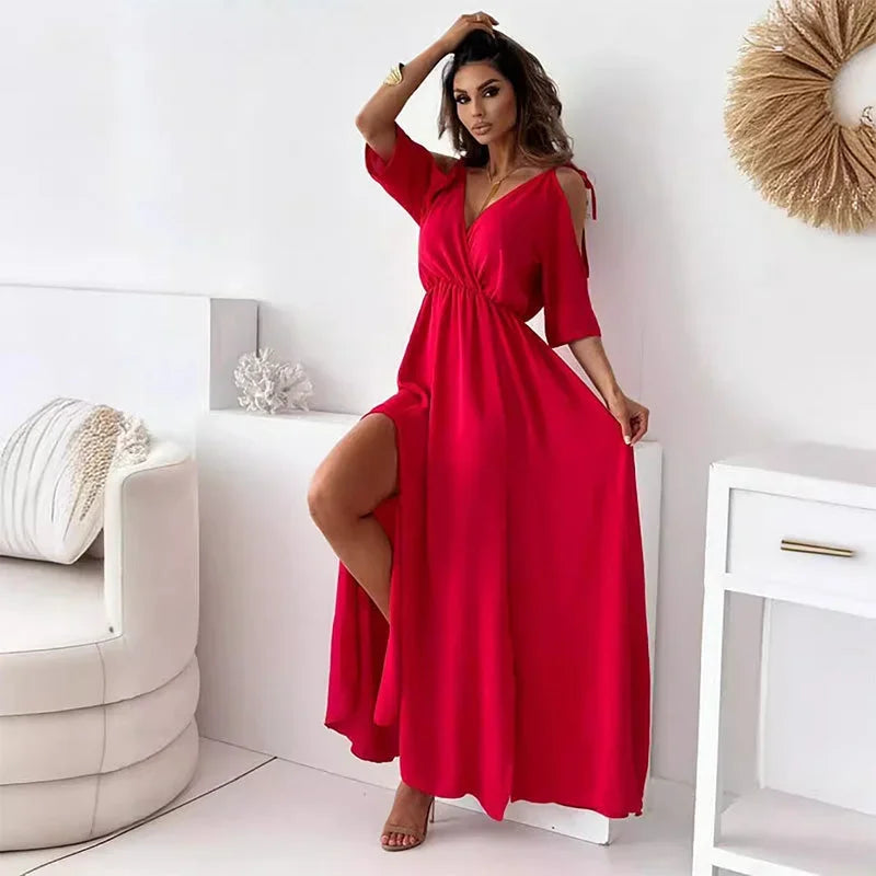 Robe longue sans manches en tissu léger, col en V avec fente latérale pour un look élégant et décontracté.