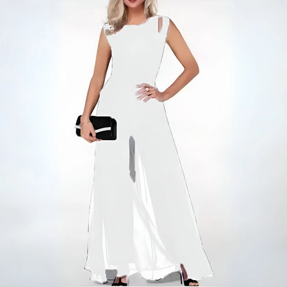 Robe longue sans manches en tissu fluide avec découpes latérales, idéale pour une tenue élégante lors de soirées.