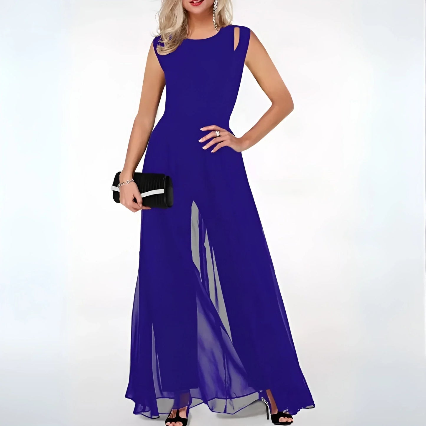 Robe longue sans manches en tissu fluide avec découpes latérales, idéale pour les soirées estivales.