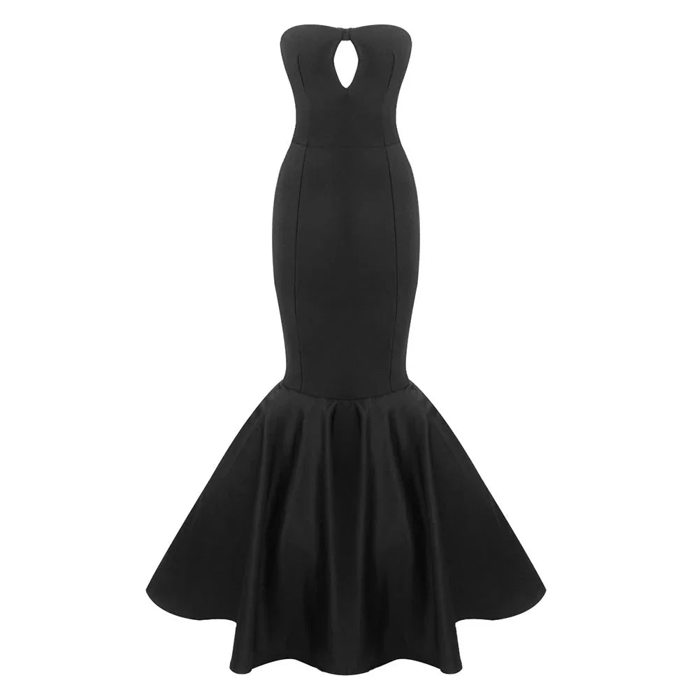 Robe mermaid noire sans bretelles, en tissu léger avec une coupe ajustée et une longue traîne. Parfaite pour les soirées…