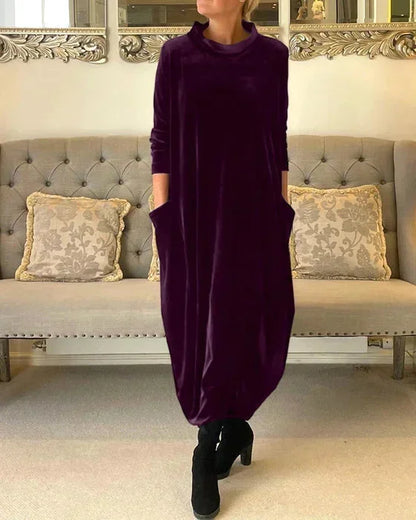 Robe midi ample pour femme en velours violet, dotée de poches latérales et d'une coupe décontractée et confortable.