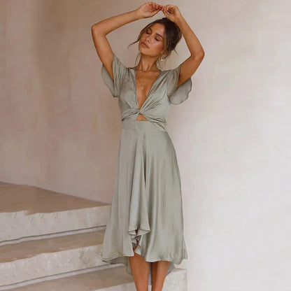 Robe midi asymétrique en tissu léger, manches papillon, col V et nœud devant, parfaite pour les soirées d'été.
