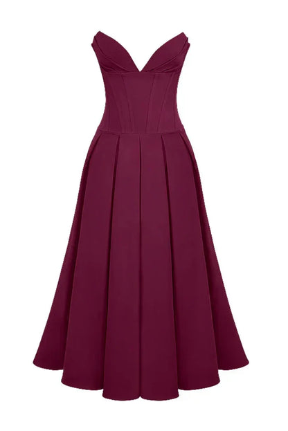 Robe midi bustier avec corset, en tissu fluide, coupe évasée, idéale pour des soirées élégantes.