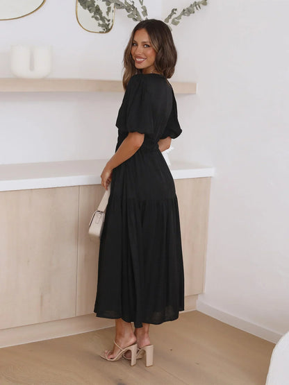 Robe midi en tissu léger, col en V, manches courtes, taille élastique, idéale pour l'été. Style décontracté pour femmes.
