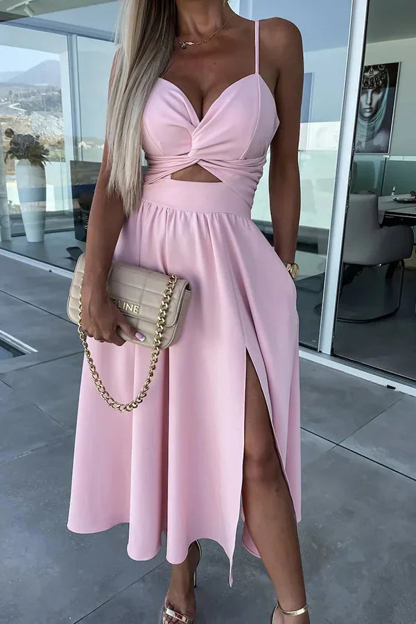 Robe midi décontractée en tissu léger, à découpes, avec poches pratiques et fente longue pour un style décontracté.