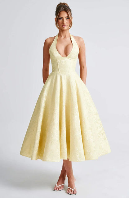 Robe midi femme en coton léger, avec dos nu et jupe évasée, idéale pour les journées ensoleillées.