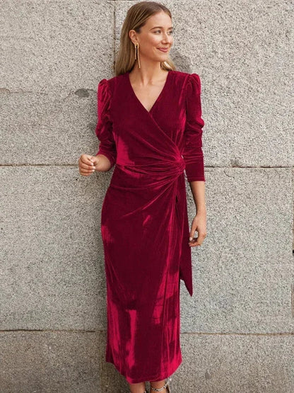 Robe midi femme en tissu léger, cache-cœur, manches bouffantes, avec détails noués à la taille pour un style élégant.