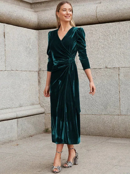 Robe midi femme en tissu léger, cache-cœur, manches bouffantes avec détails noués à la taille pour un style élégant.