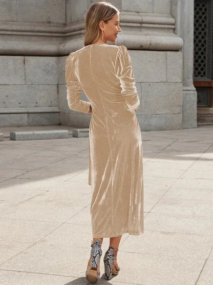 Robe midi femme cache-cœur en coton, manches bouffantes, avec détails noués à la taille et imprimé floral discret.