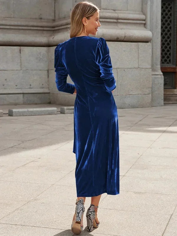 Robe midi femme cache-cœur en coton, manches bouffantes, détails noués à la taille pour un look élégant et confortable.