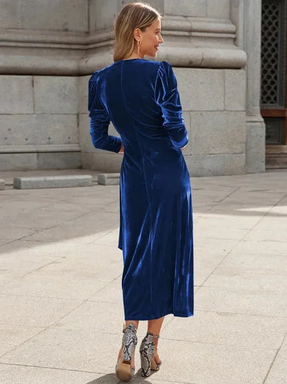 Robe midi femme cache-cœur en coton, manches bouffantes, détails noués à la taille pour un look élégant et confortable.