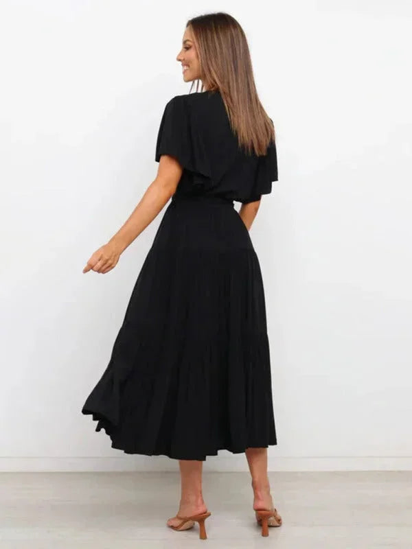 Robe midi femme en coton, ceinturée, avec volants, col en V et manches courtes, idéale pour des occasions décontractées.