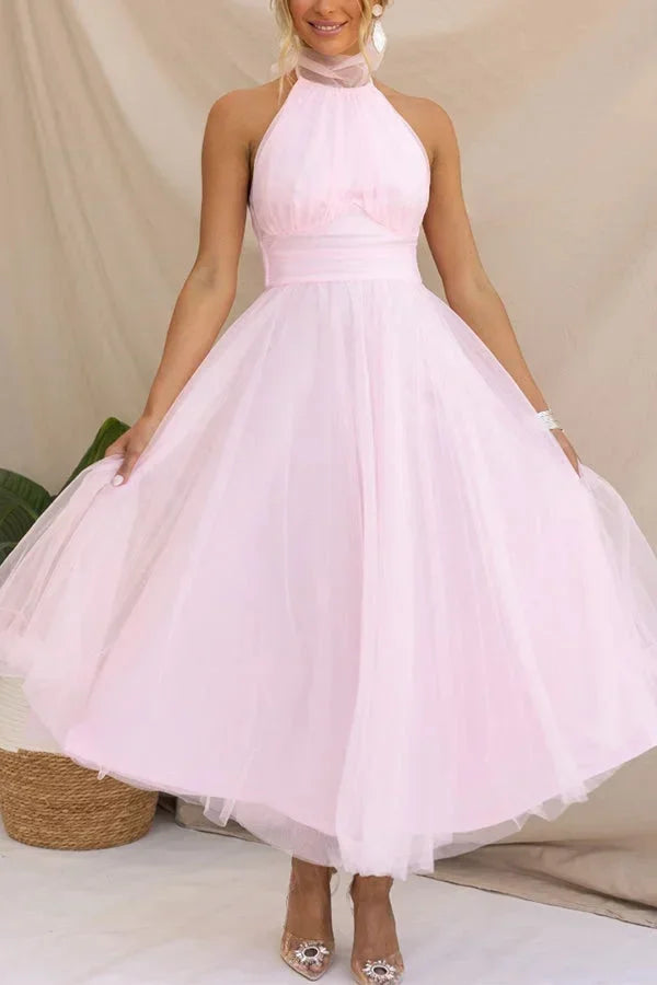 Robe midi femme en tulle plissé, col haut avec ceinture, parfaite pour une allure élégante et légère.