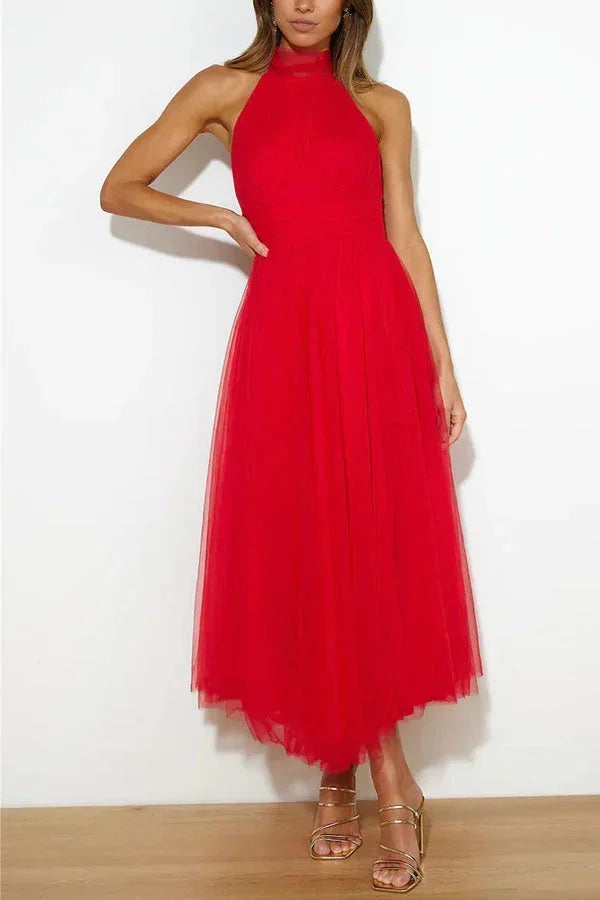 Robe midi femme en tulle rouge, col haut plissé et ceinture pour un ajustement élégant et un style unique.