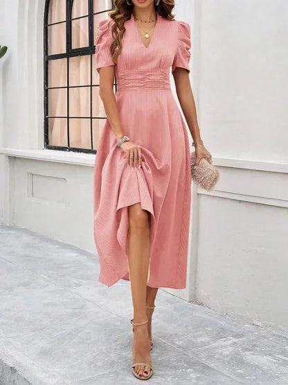 Robe midi femme en coton, col V, manches bouffantes, design léger et fluide, idéale pour des occasions décontractées.
