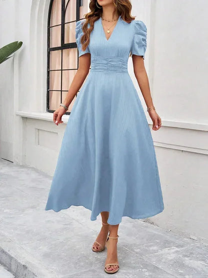 Robe midi femme col V en coton léger avec manches bouffantes et imprimé floral, idéale pour les journées ensoleillées.