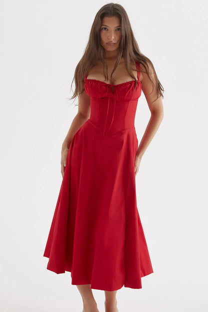 Robe midi femme en tissu léger avec corsage froncé et manches courtes, idéale pour un look décontracté.