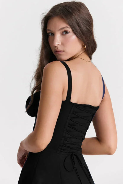 Robe midi femme avec corsage froncé en tissu léger, idéale pour un style décontracté avec une coupe flatteuse.