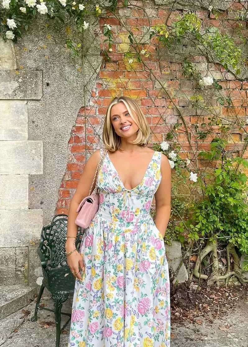 Robe midi femme à bretelles, en coton léger, avec imprimé floral coloré et jupe évasée. Parfaite pour les journées…
