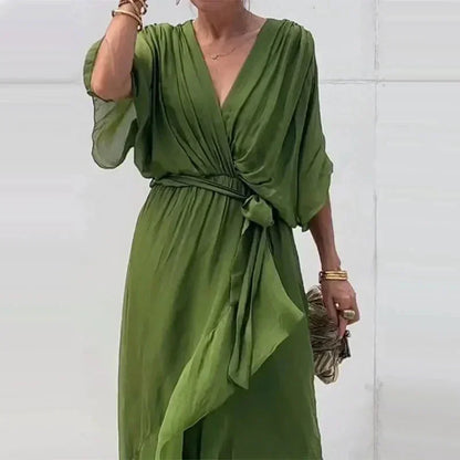 Robe midi portefeuille col V en tissu léger, avec nouage à la taille pour un ajustement flattant et un style décontracté.