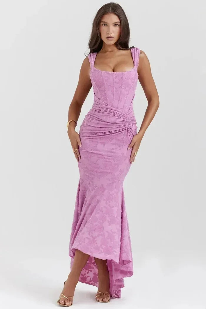 Robe midi femme sans manches en tissu léger, dentelle délicate et ourlet coquet pour un style élégant et confortable.