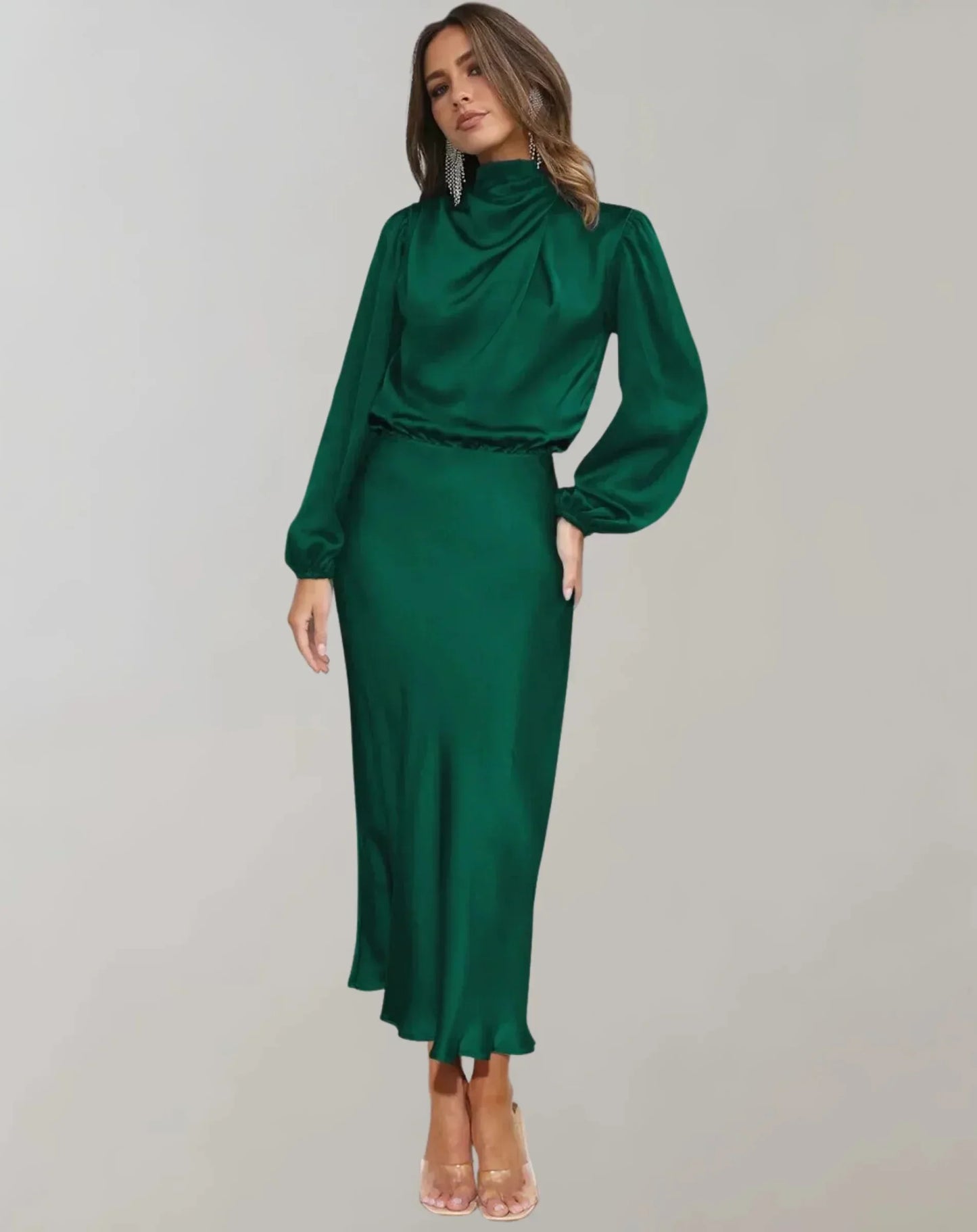 Robe midi femme en satin vert foncé, col drapé, manches longues, coupe fluide et élégante pour un look sophistiqué.