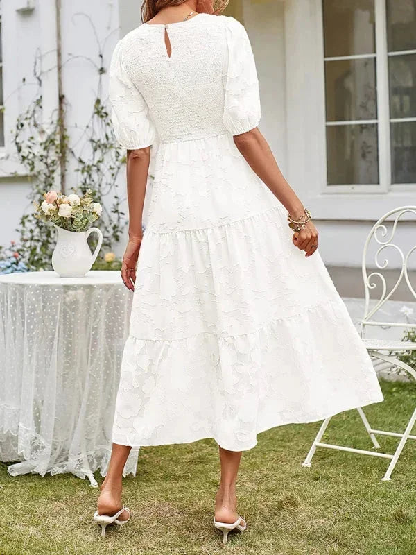 Robe midi texturée pour femme, manches courtes avec volants, en tissu doux et léger, idéale pour les journées ensoleillées.