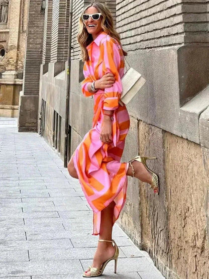 Robe midi portefeuille femme en coton, manches longues, motifs géométriques colorés, idéale pour diverses occasions.