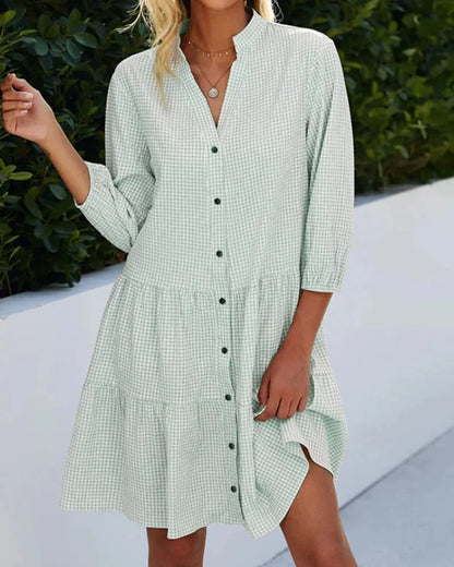 Robe midi vichy à boutons, col élégant, manches 3/4 évasées, parfaite pour le printemps et l'été en coton léger.